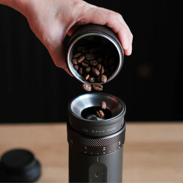 OutIn Fino – Moedor de Café Elétrico Portátil.