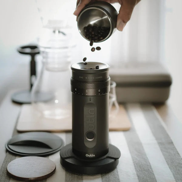 OutIn Fino – Moedor de Café Elétrico Portátil.
